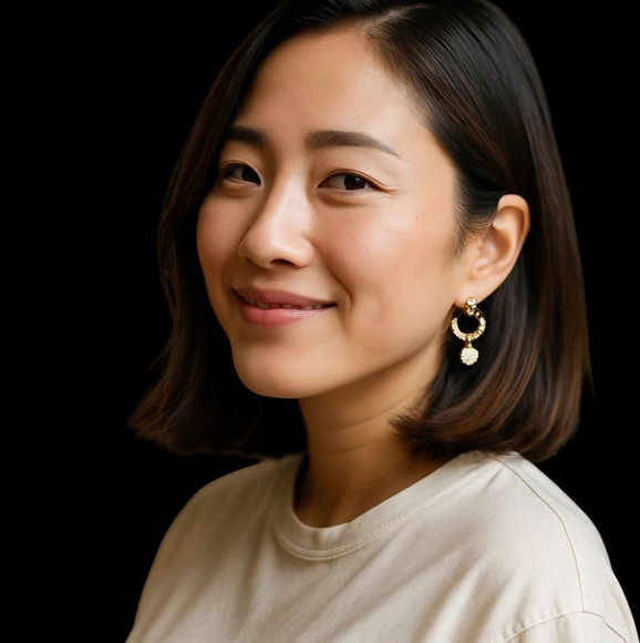 Moon Pearl ruffle Earrings - Picture 2 of 2